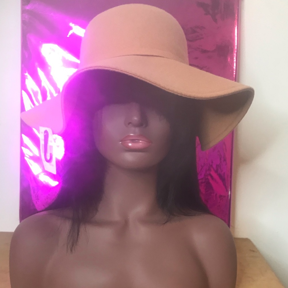Tan floppy hat